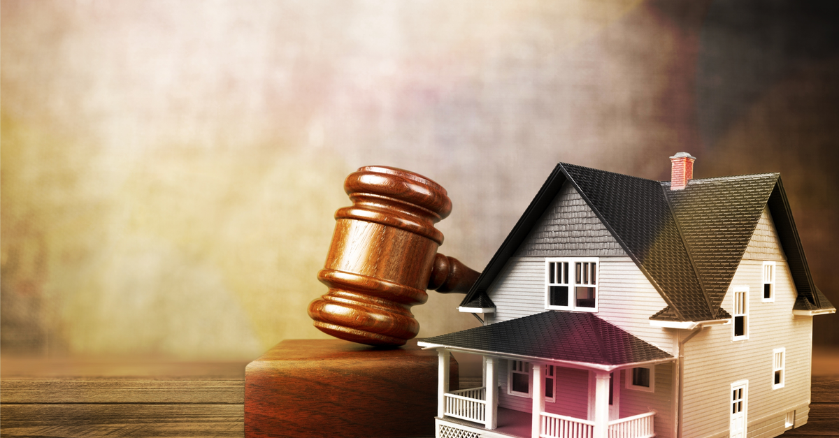 a gavel and a house representing foreclosure