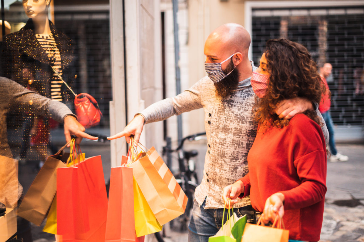 a couple holiday shopping in Fort Lauderdale, FL