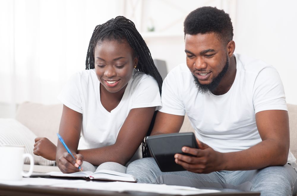 couple choosing how to start paying on their Florida home mortgage again