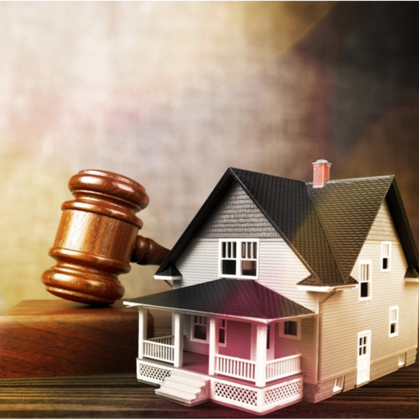 a home at a foreclosure auction and a gavel