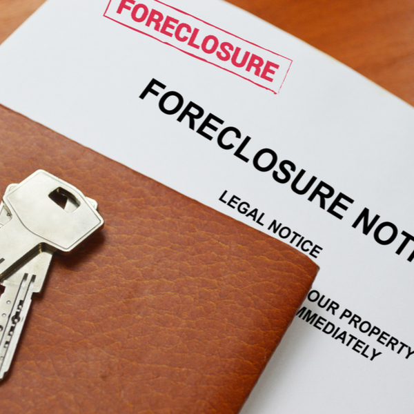 Pembroke Pines foreclosure notice paper and house keys on table